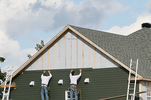 Professional Siding Contractor technician working in Huntington, IN